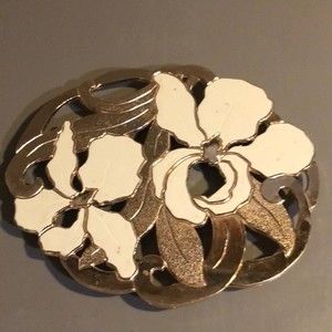 Vintage 1980s WmARogers Ltd Trivet. White flower motif with gold tone metal